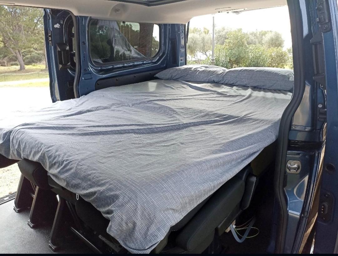 מלון פלמה דה מיורקה Ford Transit Custom Camper מראה חיצוני תמונה